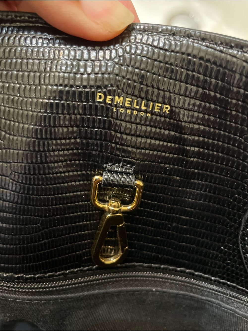 DeMellier 100% Italian Cowhide Lizard Embossed Black Hudson Tote Bag - Picture 13 of 15